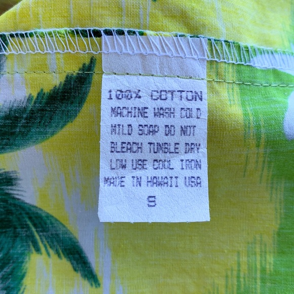Royal Hawaiian Creations Aloha Shirt - Size Small - Picture 10 of 12